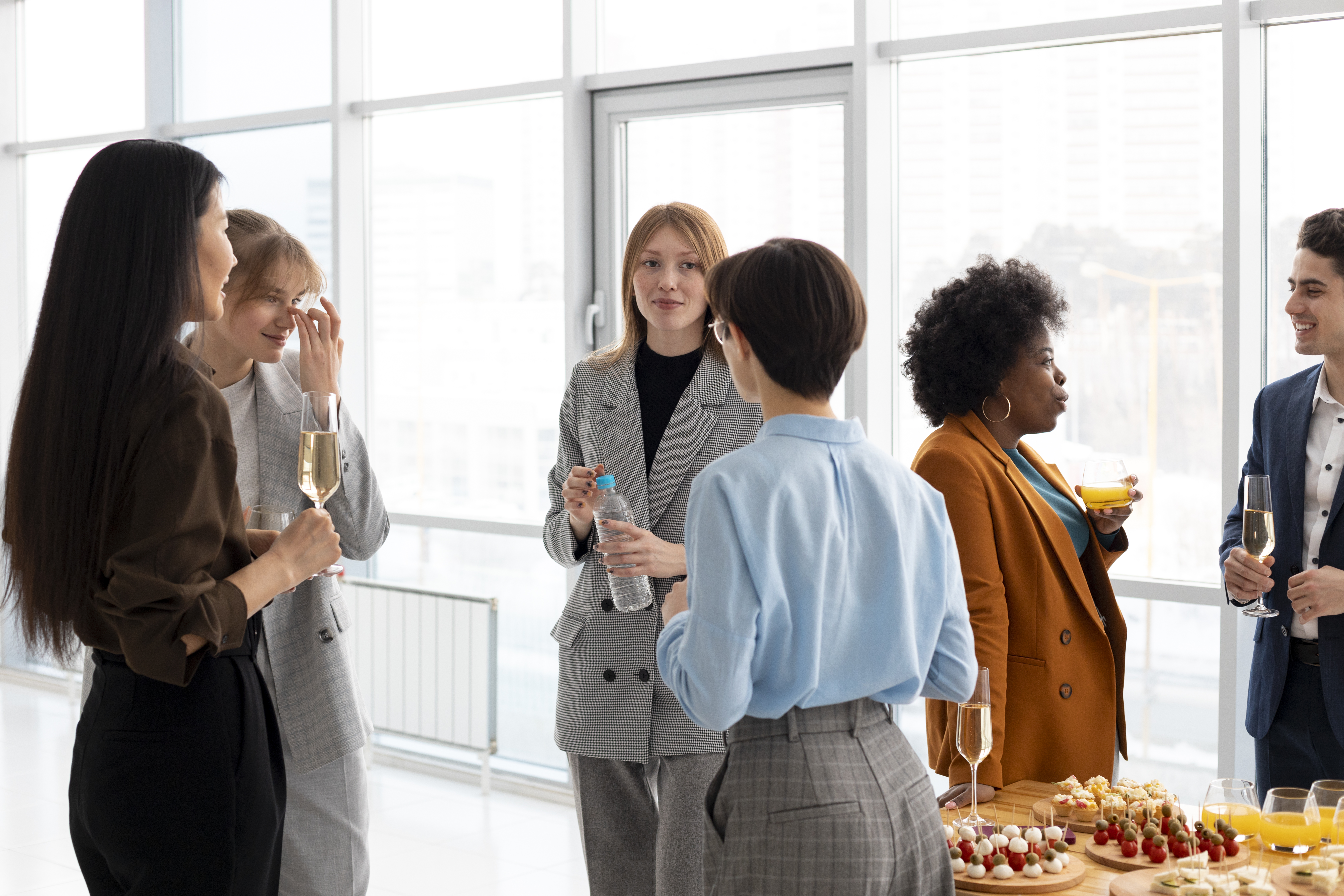 medium-shot-smiley-people-business-event